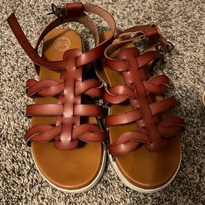 Girls sz4 wondernation sandals